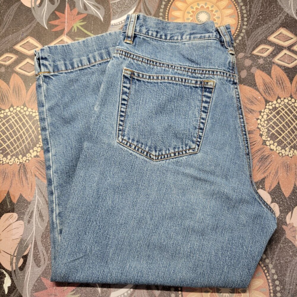 Eddie Bauer 8 Petite Vintage Light Wash Denim Blue Cropped Straight Leg Jeans